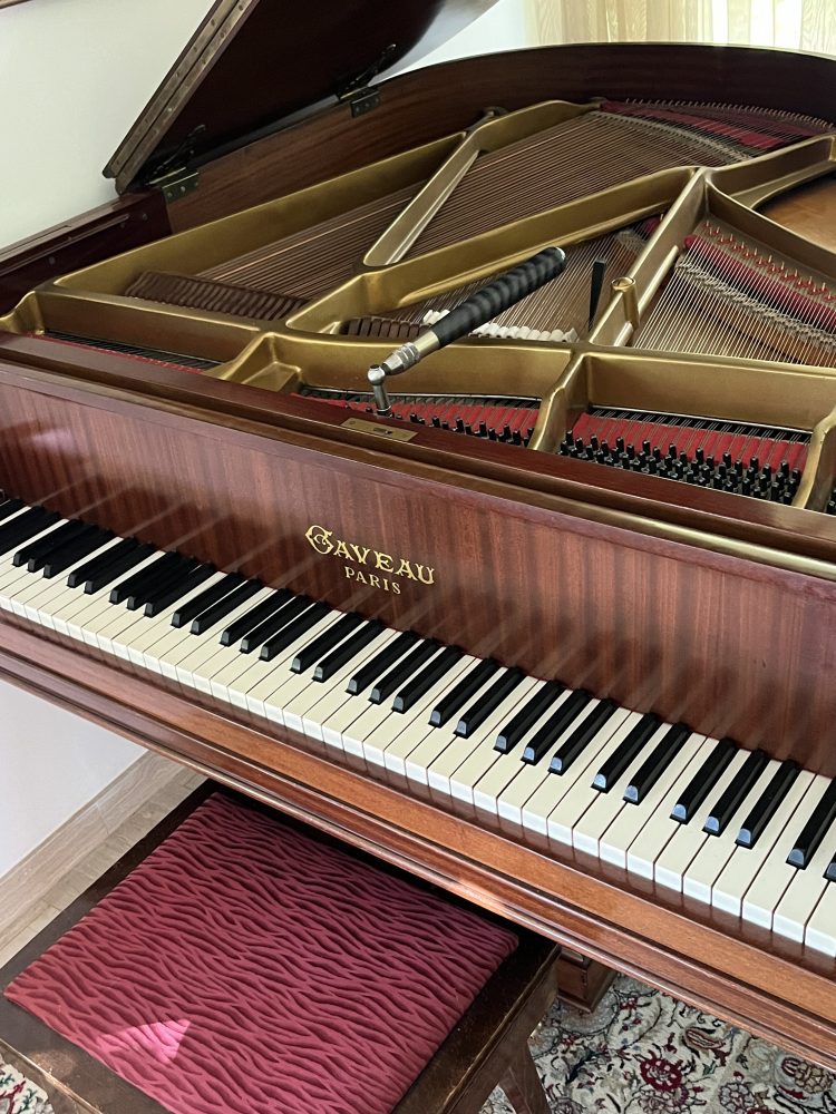 Accord d'un piano à queue Gaveau en Isère
